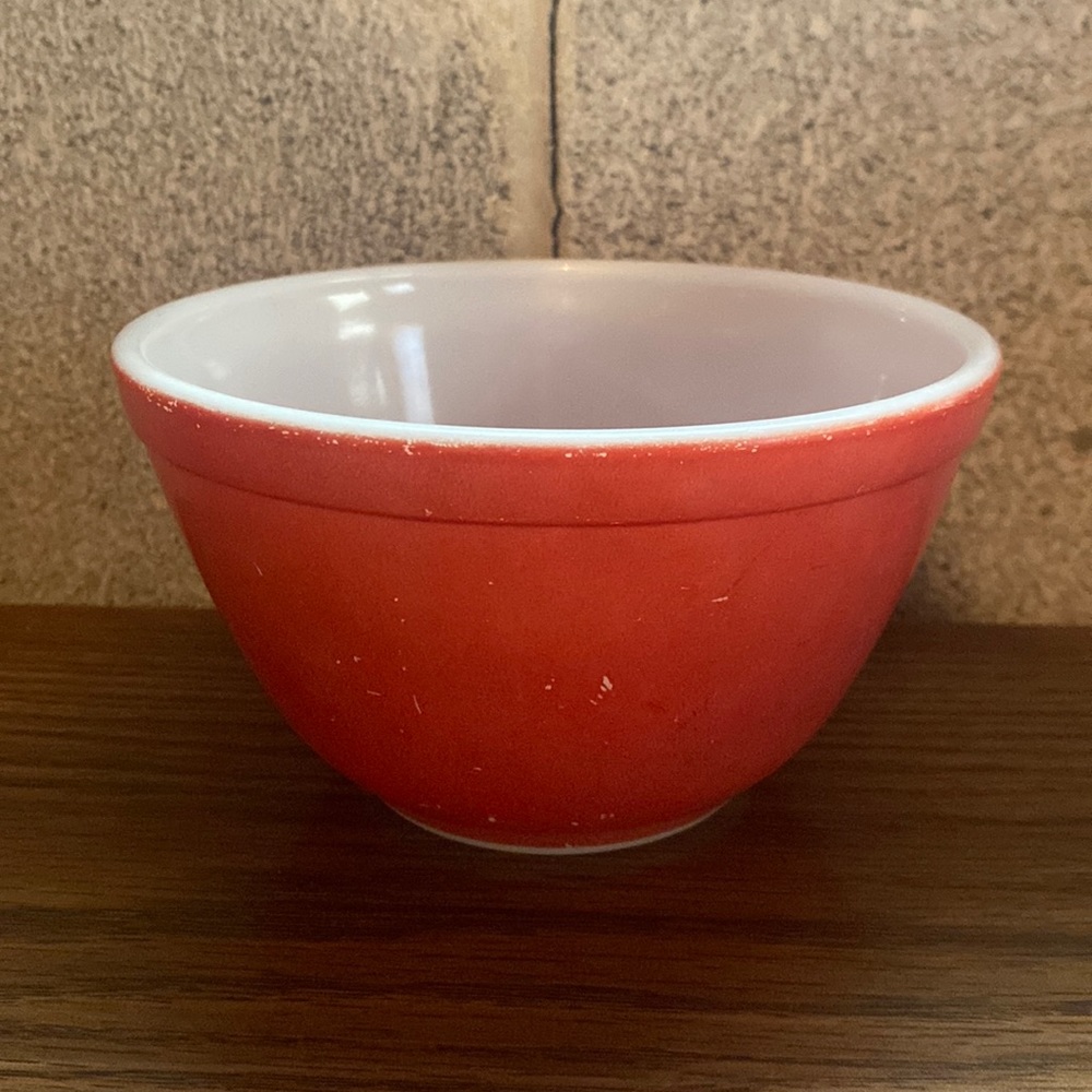 1960s PYREX 401 BOWL RED